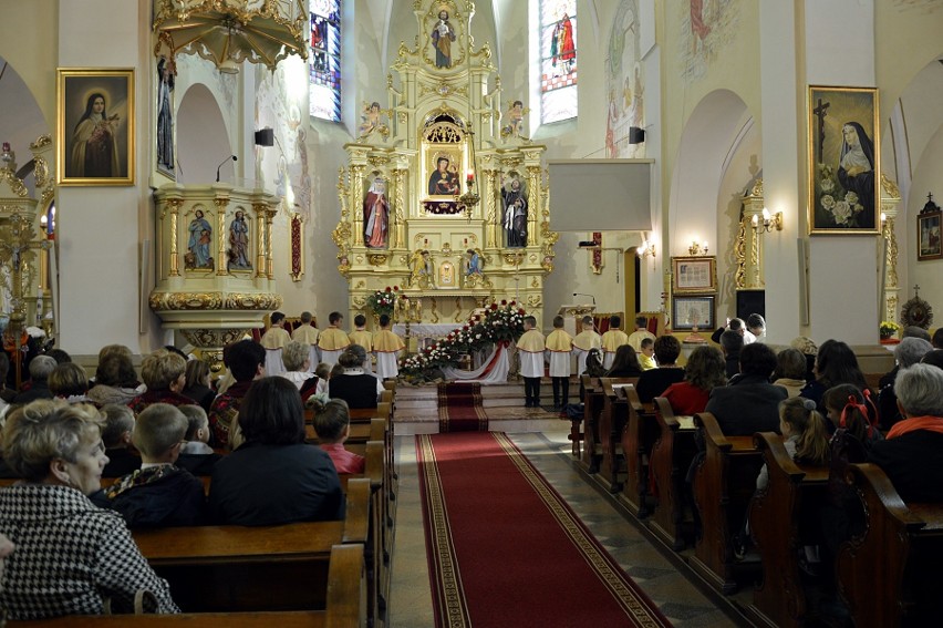 Staszkówka. Uroczyście świętowano rocznice niepodległości. W kościele odsłonięto okolicznościową tablicę