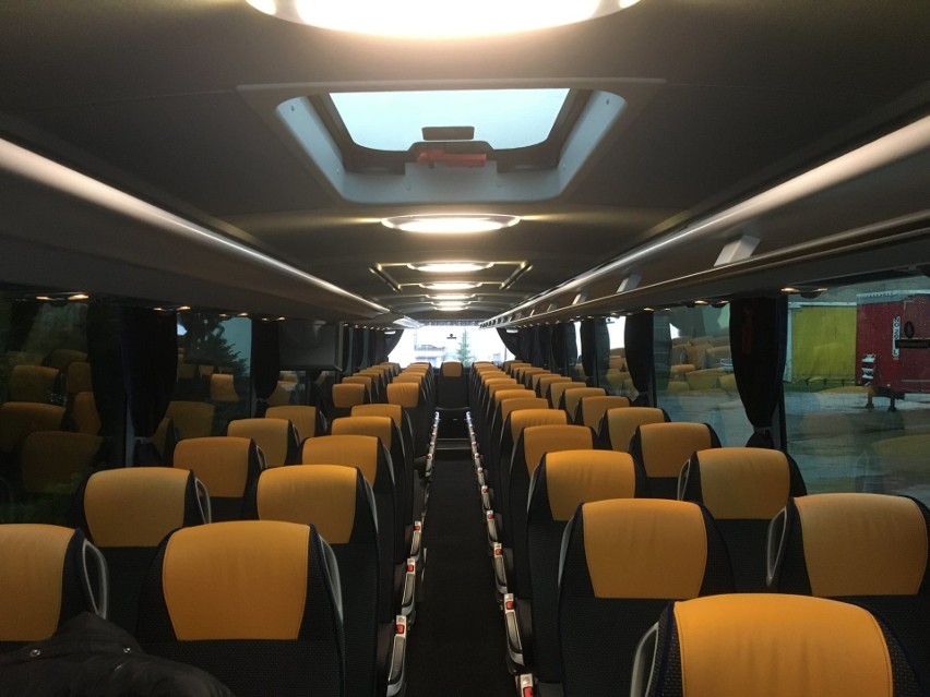 Ten największy (mający 64 miejsc siedzących) autobus spółki...