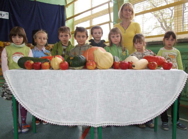 Klasa IWychowawczyni: Irena Dmowska. Uczniowie: Jakub Babski, Klaudia Brelska, Weronika Cieślak, Natalia Katanska, Aleksandra Krzyszczak, Jakub Pindor, Mateusz Przybylski, Kamil Turczynski, Sylwia Wasilewska, Karolina Zawadzka.