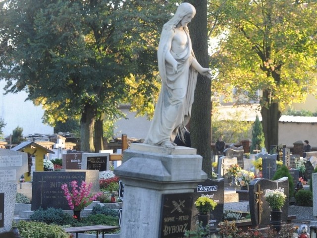 Cmentarz na Półwsi w Opolu.