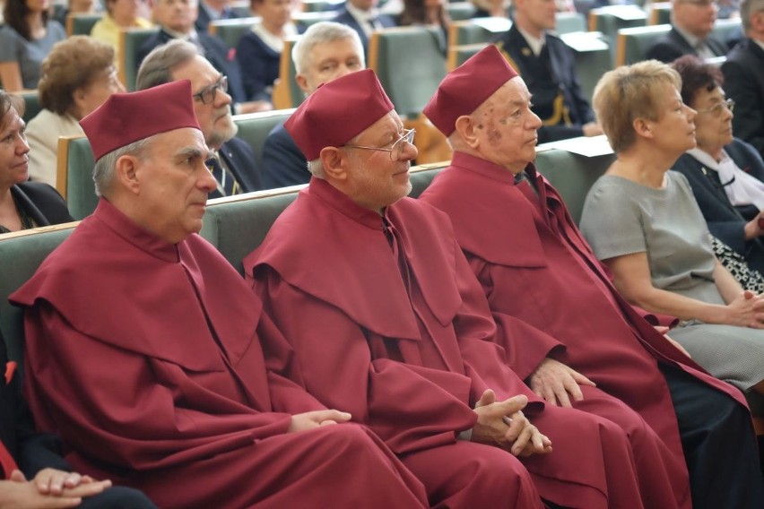 Andrzej Byrt z doktoratem honoris causa UEP