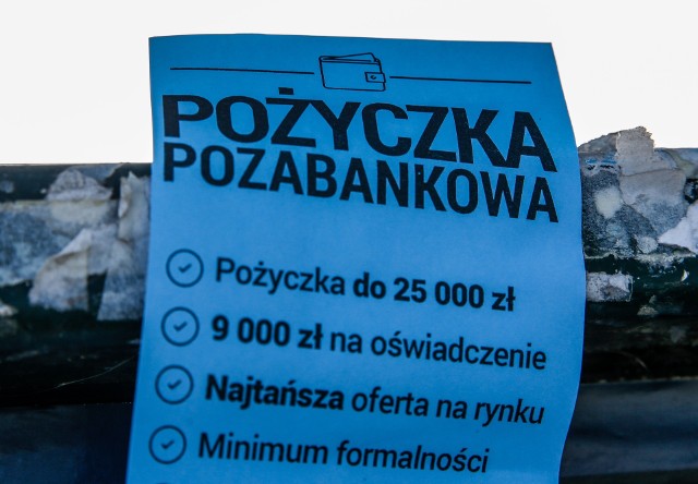 - Jesteśmy przygnieceni kredytami tak, że pod spodem szansy na wyjście z długów nie widać - mówią niektórzy konsumenci