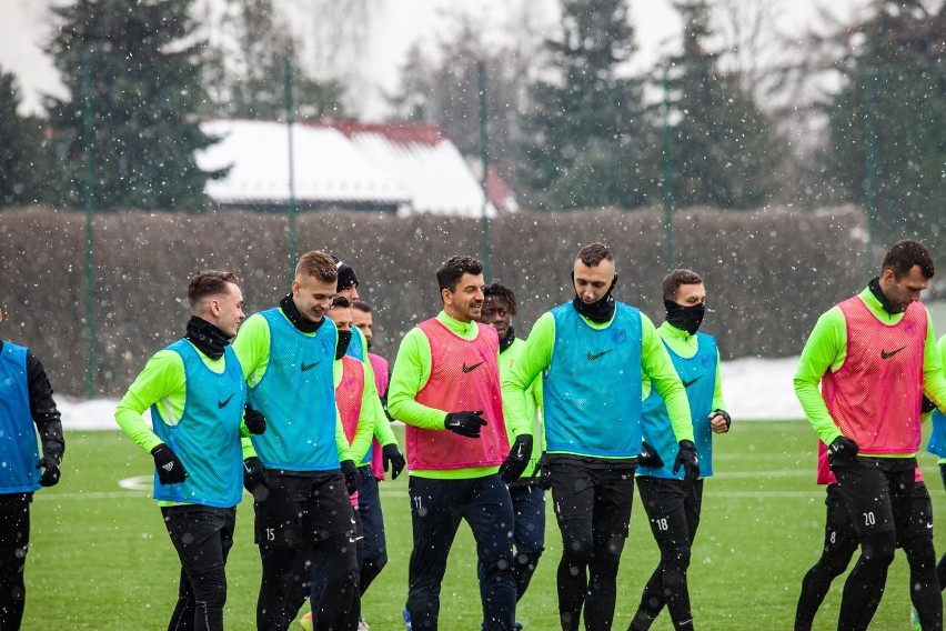 Trening piłkarzy Wieczystej Kraków na boisku Prądniczanki