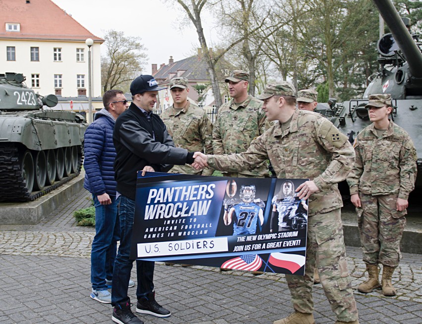 Panthers Wrocław z wizytą u amerykańskich żołnierzy