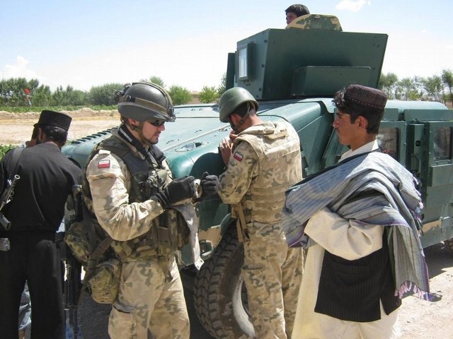 Polacy szkolą afgańskich policjantów.