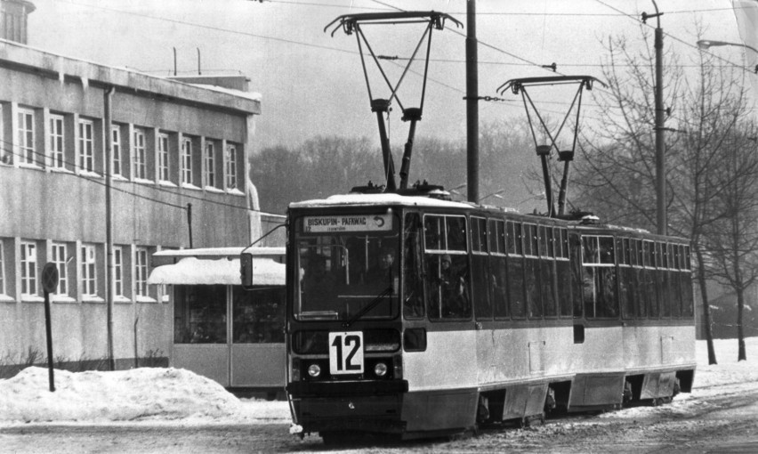 1979 rok, tramwaj nowego typu na wrocławskich torach.