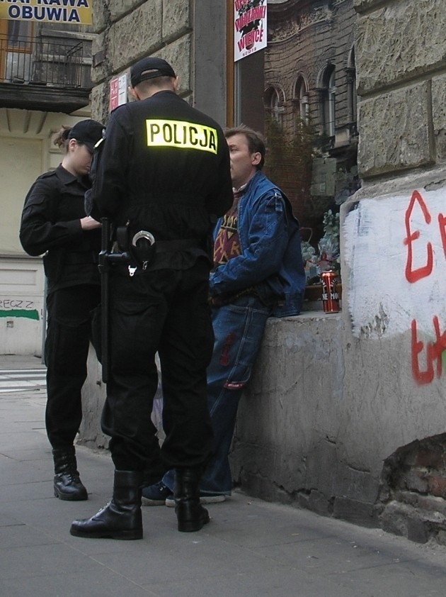 Picie piwa na ulicy jest zakazane, nawet gdy nazywa się bezalkoholowe lub spożywamy je ukryte w torebce. Liczą się tylko procenty: musi być ich mnie niż 0,5 procent.