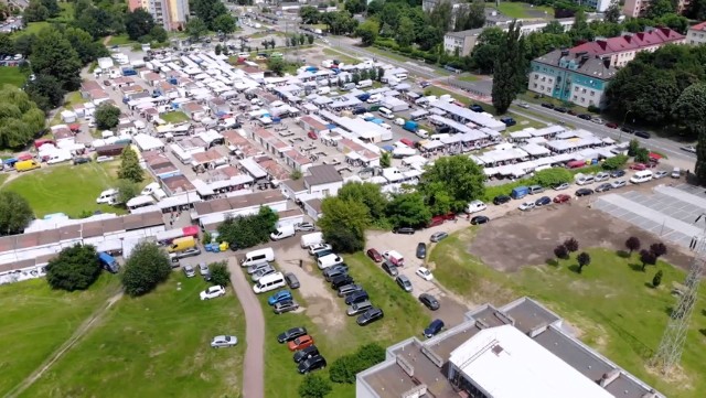 Targowisko w Gołonogu będzie teraz czynne od poniedziałku do soboty, a w niedzielę nic już tutaj nie kupimy Zobacz kolejne zdjęcia/plansze. Przesuwaj zdjęcia w prawo - naciśnij strzałkę lub przycisk NASTĘPNE