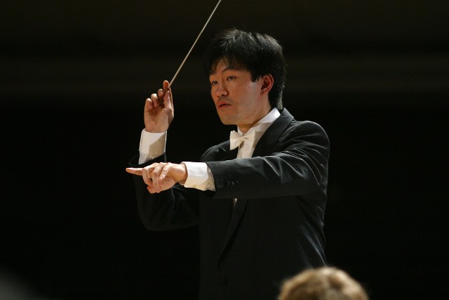 Amerykanin chińskiego pochodzenia Cheung Chau jest dyrektorem Sinfonietty Polonii od 15 lat