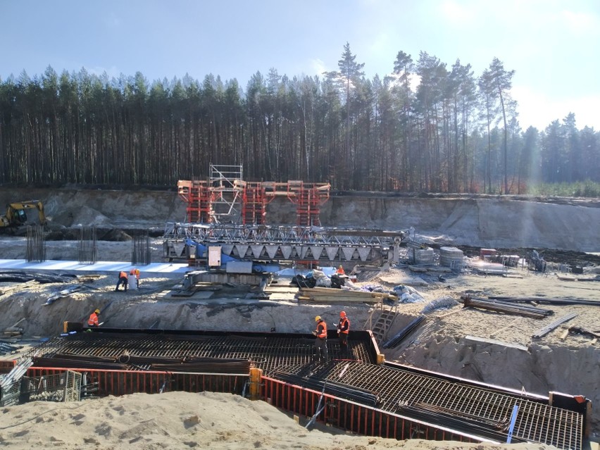 Trwają prace na odcinku Bożepole Wielkie - Luzino. W obu...