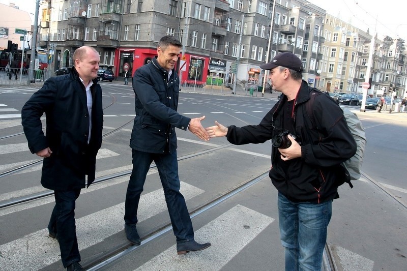 Krzystek z rajdowcem przekonywali w tramwaju