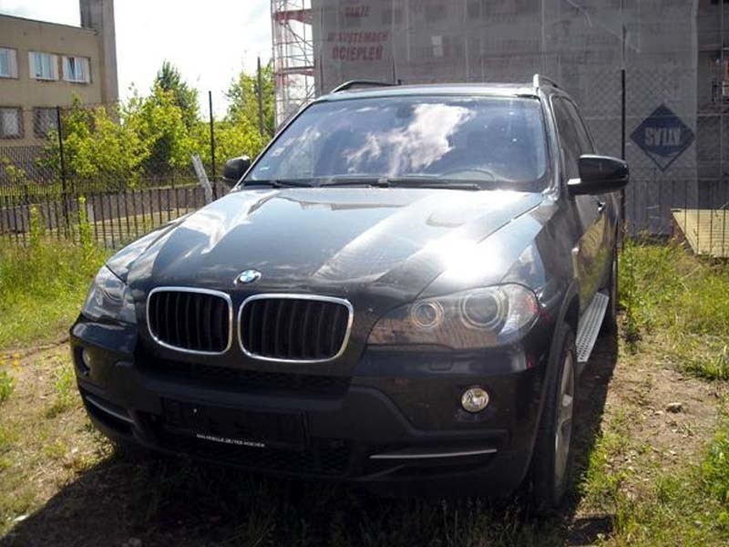 Policjanci wycenili BMW X5 na około 170 tys. zł