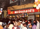 Pierwszy McDonald's na Śląsku powstał w 1992. Tłumy przyszły odwiedzić fast foodową sensację w Katowicach. Zobacz archiwalne ZDJĘCIA