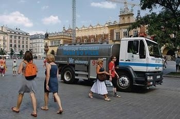 Beczkowóz na Rynku Głównym stoi w godzinach od 11 do 17 Fot. Anna Kaczmarz