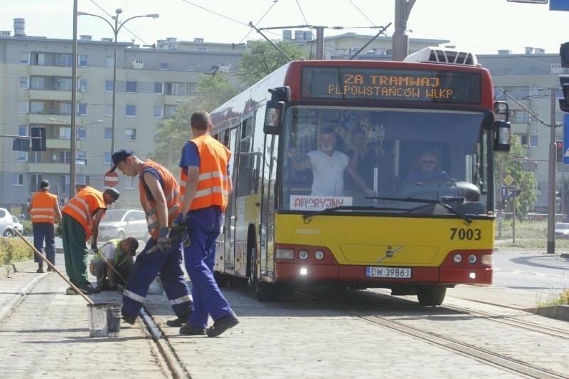 Wrocław: Upały roztopiły torowisko. Tramwaje nie jeżdżą na Kowale