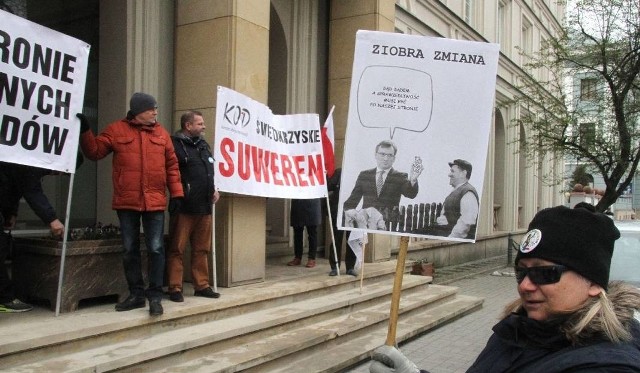 Tak protestowano w kwietniu przed kieleckim sądem.