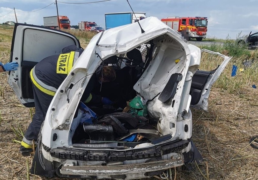Wypadek na DK40 pod Głogówkiem. Dwie osoby zostały ranne. Jedną z nich do szpitala zabrał śmigłowiec LPR