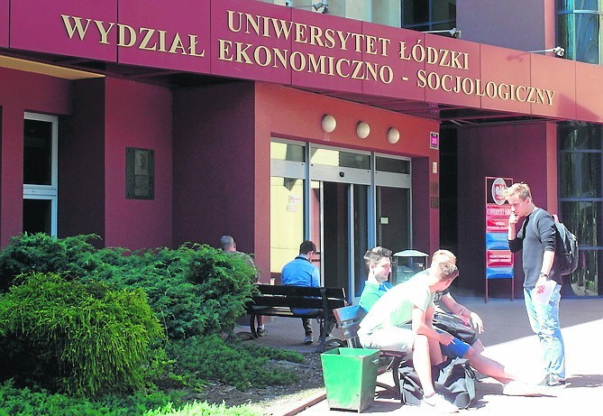 Władze Uniwersytetu Łódzkiego poinformowały studentów oraz...