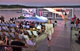 Pokaz mody nad Jeziorem Tarnobrzeskim, czyli Tarnobrzeg Fashion Lake otworzył III Nadwiślański Fashion Week. Widzowie pod wrażeniem! Zdjęcia