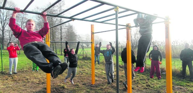 W Masłomiącej dzięki funduszowi sołeckiemu powstał profesjonalny plac do ćwiczeń z ciężarem ciała