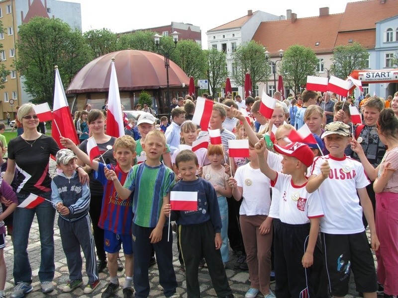 Dzieciaki z Ogard też biegły z flagami!