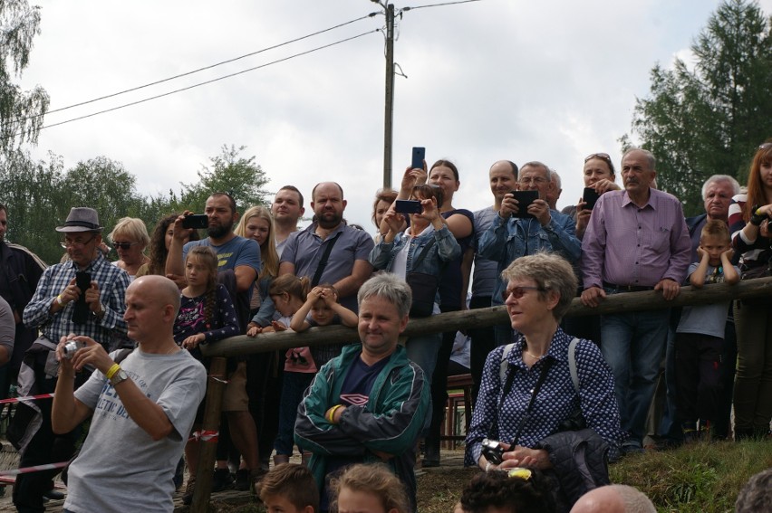 Zdynia. Zapłonęła Watra. Rozpoczął się 36. Festiwal Kultury Łemkowskiej