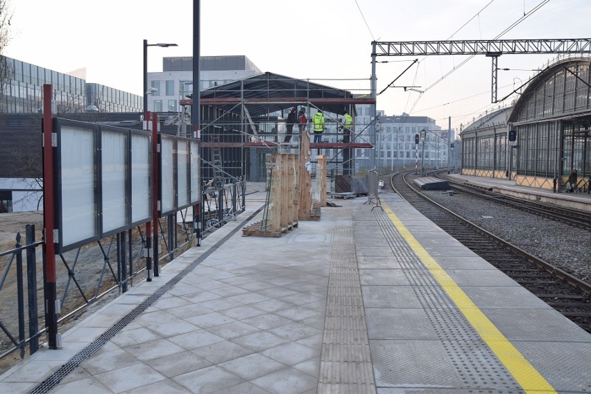 Dworzec Główny: Ostatnie prace przed oddaniem nowego peronu...