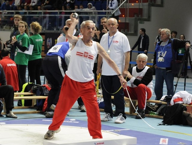 Stanisław Kowalski w konkursie pchnięcia kulą.