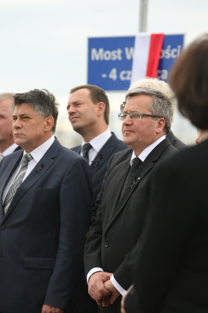 Prezydent Komorowski w Brzegu Dolnym. Otworzył most i wspominał premiera Mazowieckiego [ZDJĘCIA]