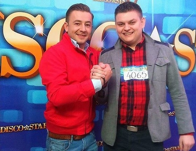 20-letni Mateusz Janus, muzyk - amator z gminy Jasieniec (z prawej), bierze udział w konkursie Disco Star stacji Polo TV.