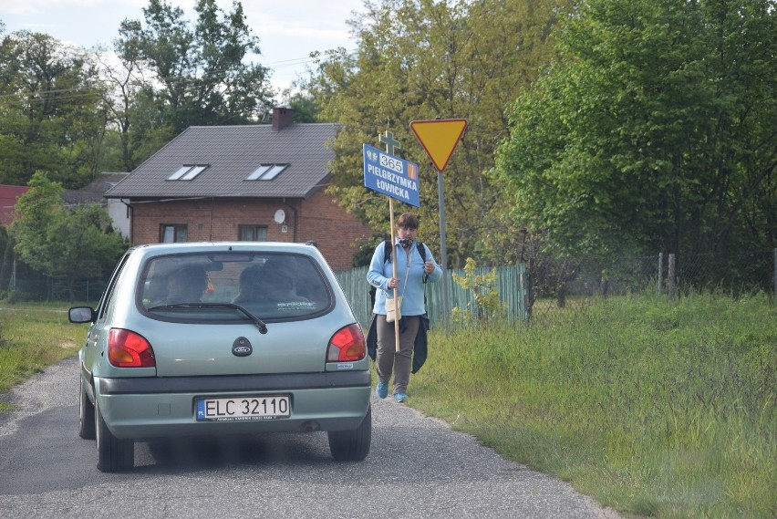 Policja zatrzymała pielgrzymkę do Częstochowy. Pątnicy złamali zakaz gromadzenia się [ZDJĘCIA]