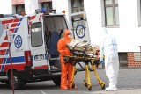 Koronawirus w Tarnobrzegu. Zakażona pacjentka przetransportowana ze szpitala w Tarnobrzegu na oddział zakaźny [ZDJĘCIA, WIDEO]