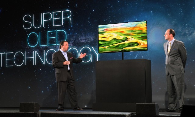 Samsung Super OLED TV rozpoznaje gesty, głos i twarz oglądającegoNowy telewizor Samsung Super OLED TV rozpoznaje gesty, głos i twarz oglądającego
