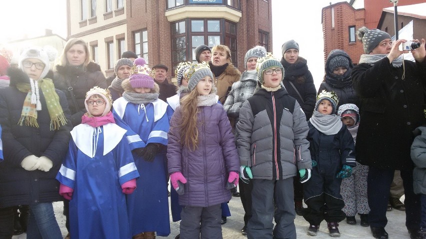 Jaworzno: Orszak Trzech Króli przeszedł przez rynek. Były alpaki i traktorki [ZDJĘCIA]