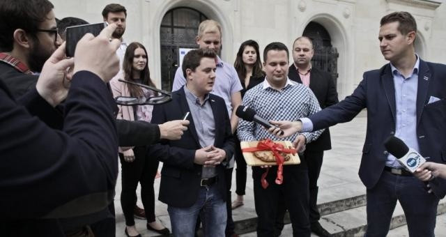 Młodzieżówka PSL dała Jurgielowi schabowego