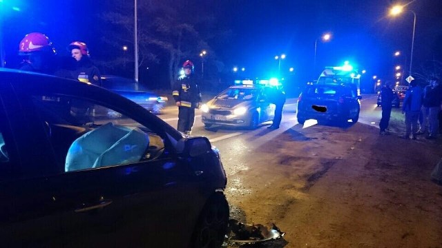 13 marca o godz. 19 dyżurny KM PSP w Białymstoku otrzymał informację o zderzeniu dwóch aut osobowych w Wasilkowie przy ul. Białostockiej. 