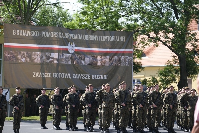 Przysięga Wojsk Obrony Terytorialnej w CSAiU w Toruniu