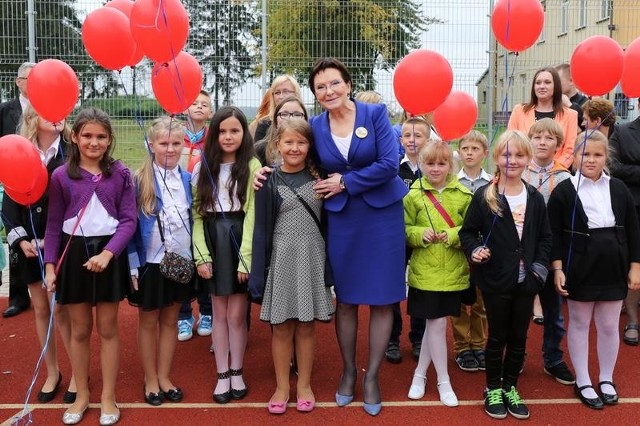 Marszałek Ewa Kopacz była gościem honorowym podczas poniedziałkowych uroczystości rozpoczęcia roku szkolnego w Odechowie, w gminie Skaryszew.