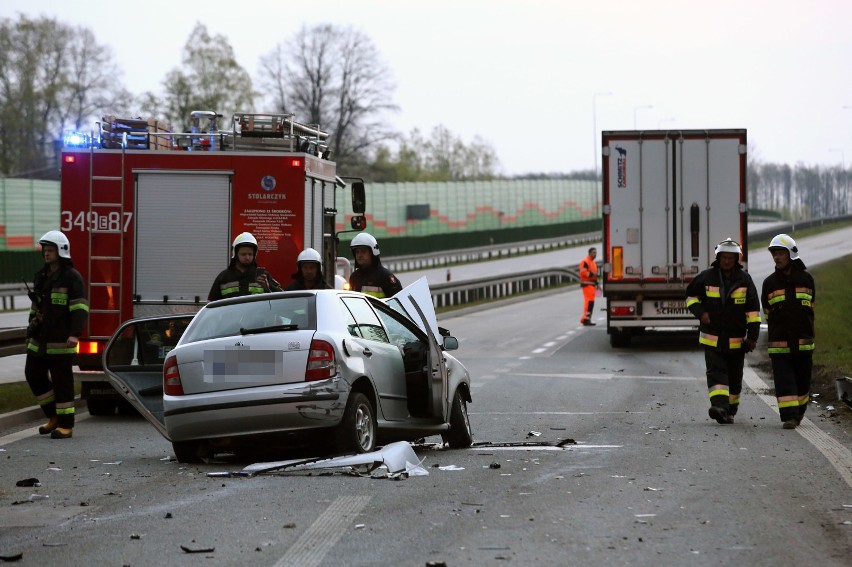 Wypadek na S8. Zderzenie z ciężarówką