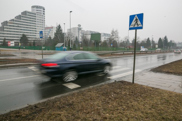 W Bydgoszczy kobieta została potrącona na przejściu dla pieszych.