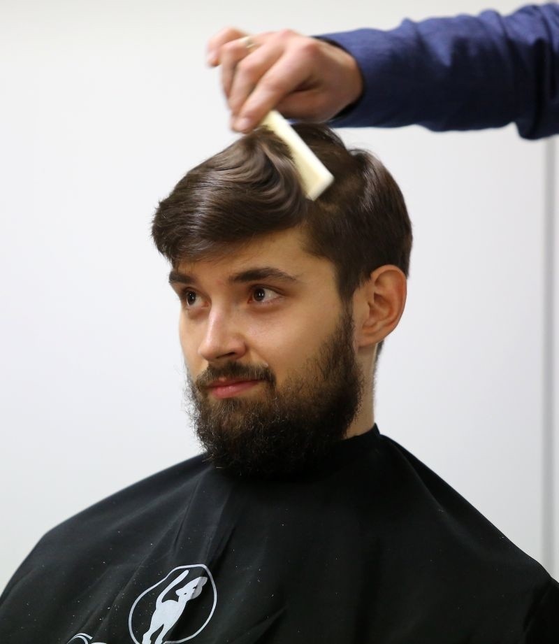 Pokaz fryzjerski strzyżenia panów. Na „samuraja”  lub „madame pompadour” [zdjęcia]