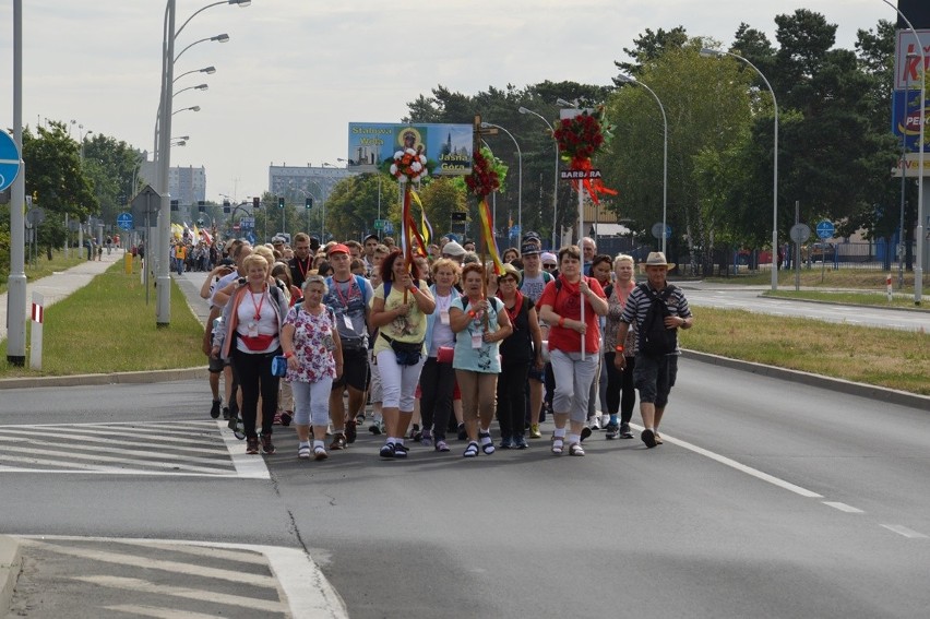 Ruszyła XXXVI Piesza Pielgrzymka ze Stalowej Woli na Jasną Górę [WIDEO, ZDJĘCIA]