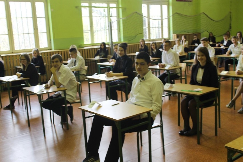 Gimnazjaliści pisali egzaminy końcowe [Zdjęcia]