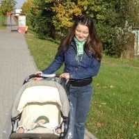 - Na szczęście dzisiaj nie śmierdzi i można spokojnie wyjść z dzieckiem na spacer. Ale czasami nie da się tędy normalnie przejść - mówi Magda Marcinkiewicz.