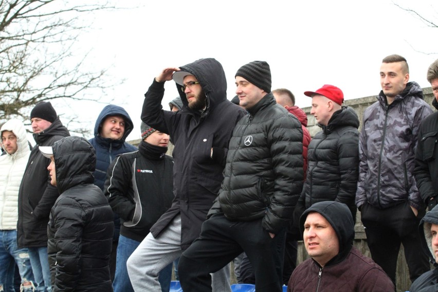 Trzecia liga. Ciekawy mecz w Daleszycach. Spartakus przegrał z Hutnikiem Kraków 0:1 [DUŻO ZDJĘĆ, WIDEO]