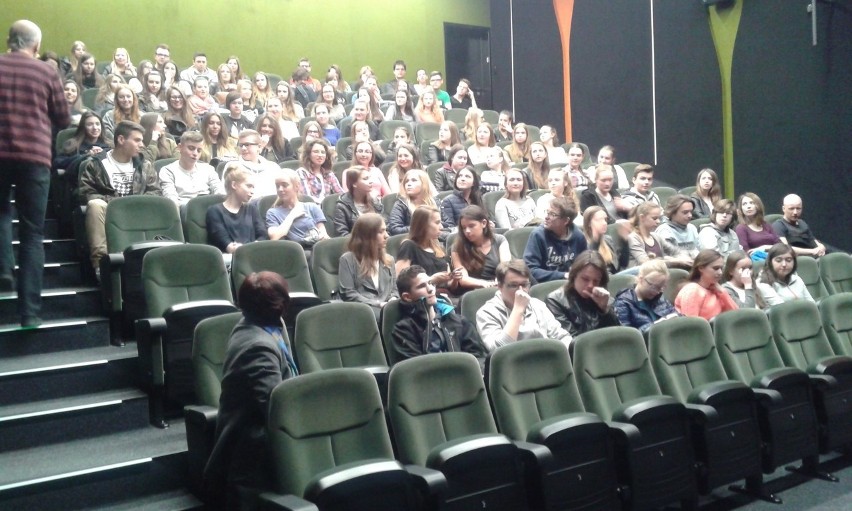 Uczniowie III Liceum Ogólnokształcącego w Radomiu poznają kulturę francuską poprzez film