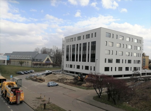 DTŚ Office Center przy DTŚ w Chorzowie. Zdjęcia z 3 kwietnia 2020.Zobacz kolejne zdjęcia. Przesuwaj zdjęcia w prawo - naciśnij strzałkę lub przycisk NASTĘPNE
