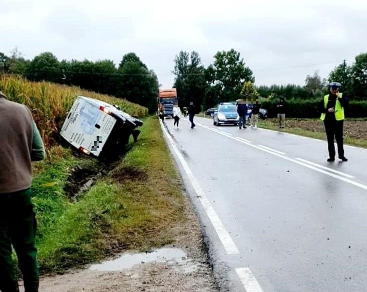 Wypadek w Konarzach na drodze wojewódzkiej 690. Zderzyły się 2 samochody. 11.09.2022