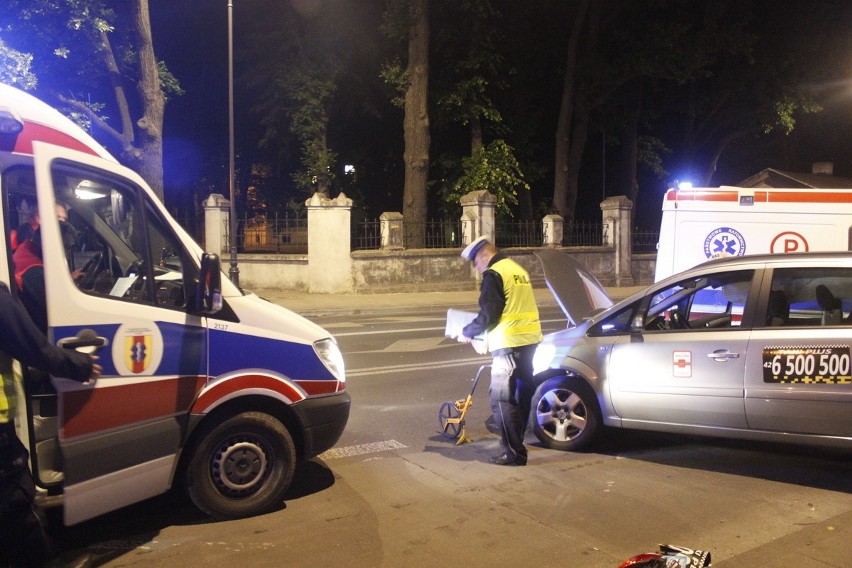  Wypadek na Przędzalnianej. Cztery osoby ranne w wypadku taksówki [ZDJĘCIA, FILM]