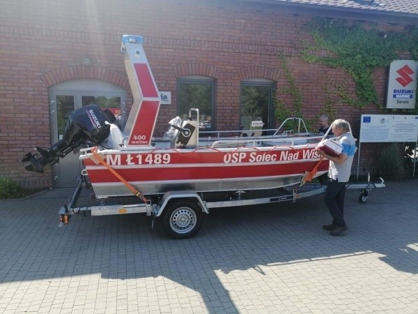 Ochotnicy z Solca nad Wisłą otrzymali nowoczesną łódź...